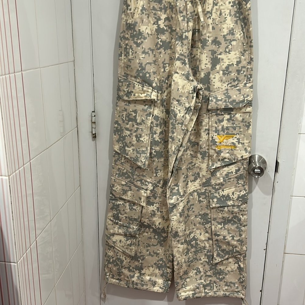 Camouflage Cargo Pants for adults - Picture 2 of 5